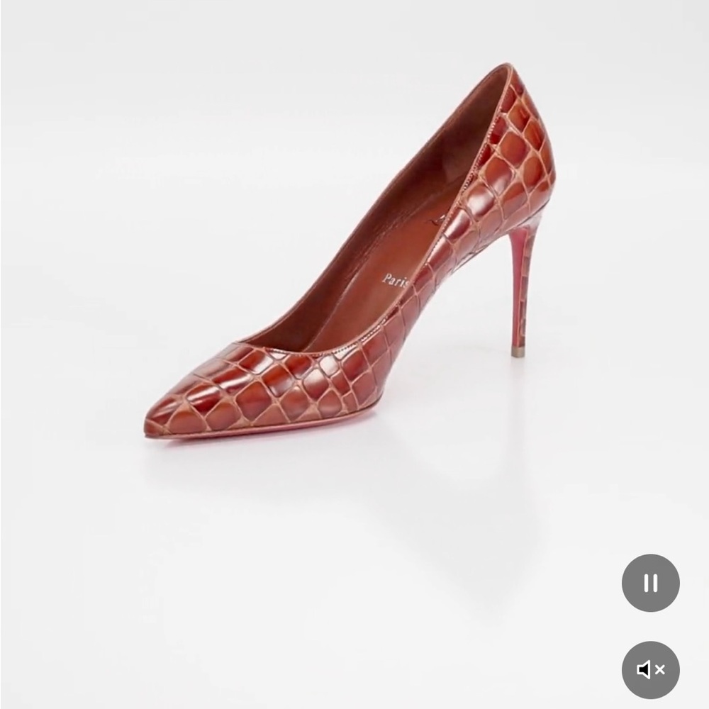 Brand new still in box ultra sexy Louboutin pumps!